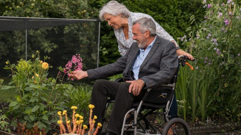 Cómo elegir una buena silla de ruedas: guía completa para usuarios y familiares