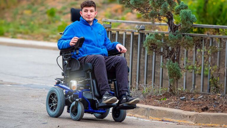 Sillas-de-ruedas-electricas-manuales